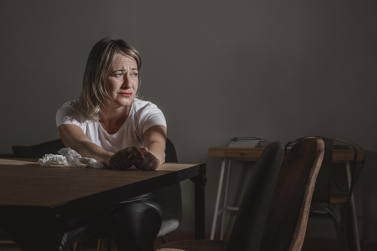 Безкоштовна допомога. Для українців запустили гарячі лінії психологічної підтримки